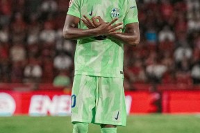 db体育中国区官网-集结日欧联传出新动向，本菲卡手感冰凉，管理层表态——气氛紧张，年轻球员得到机会