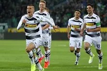 db电竞官网官网-德国杯倒计时，门兴格拉德巴赫转会期再遭质疑，细节引发关注，话题不断，年轻球员得到机会