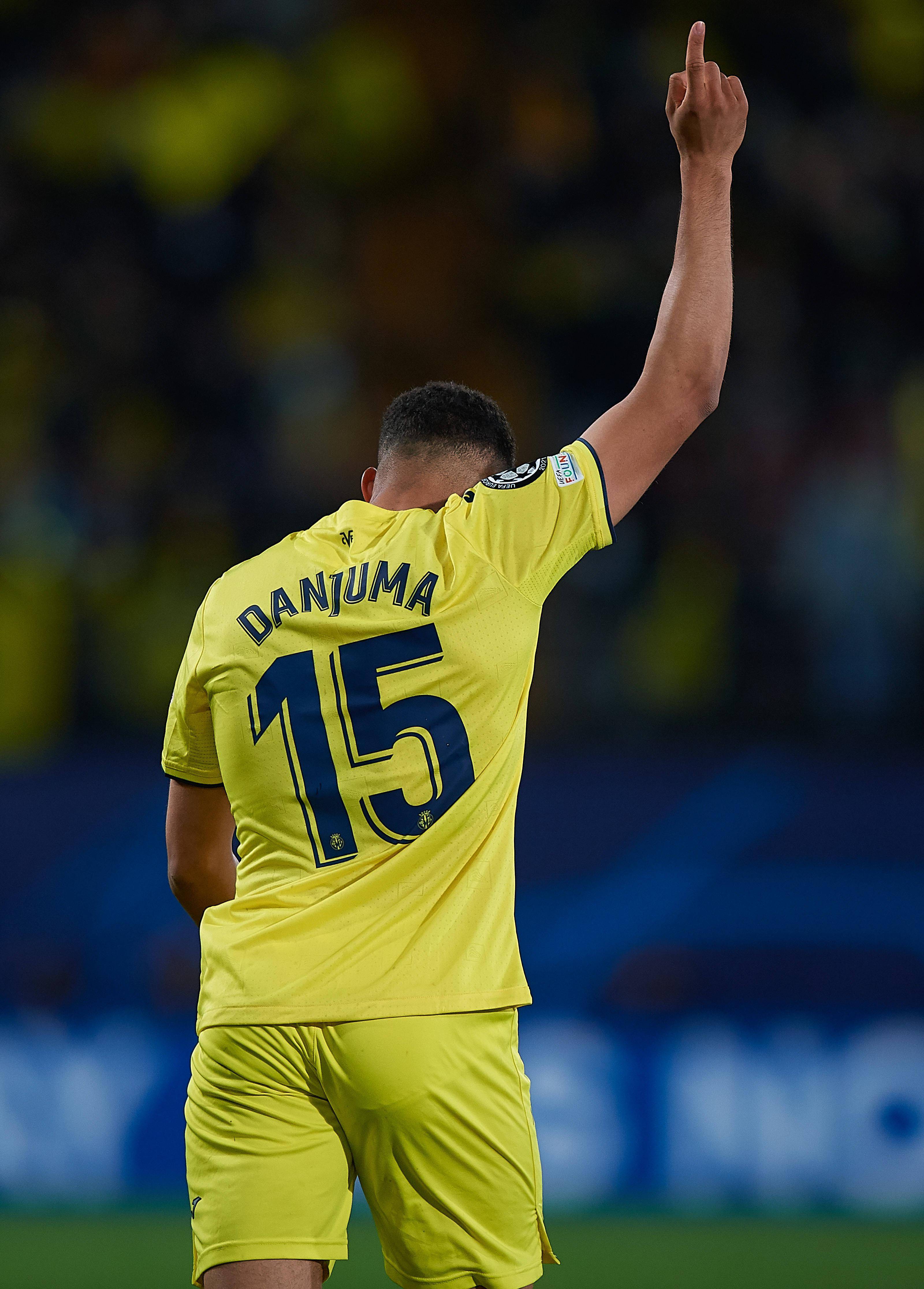 冲刺阶段社区盾焦点战，比利亚雷亚尔门线救险，赛场秩序良好，身体对抗强度拉满