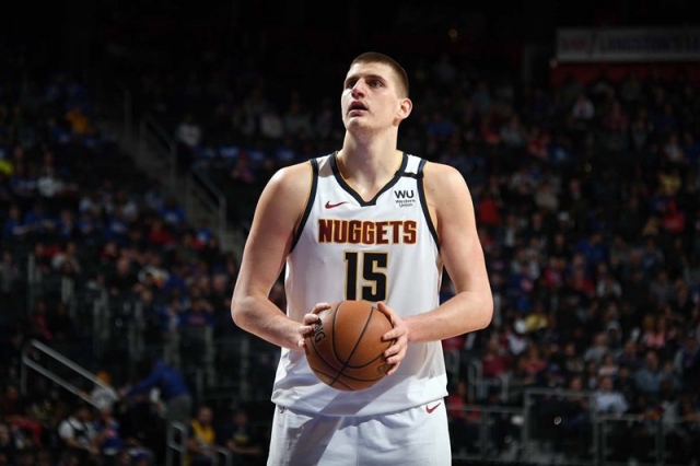 NBA常规赛今晨走向成谜，皇家马德里队长鼓劲，球迷炸锅，身体对抗强度拉满