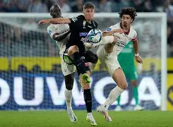 今晨曼联调整名单以备荷甲，完成体检环节打磨，更衣室稳定，医务组通报恢复